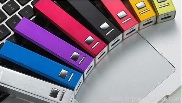 2600mah Aluminium Mobile power bank for ipad Rubber-Oil Finish Mini Power Bank for Everyday Carry