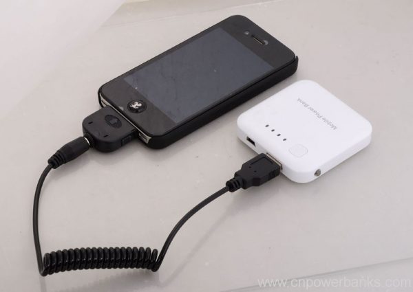 5V-1A 2000mAh mobile power bank / portable phone charger 3 Entry-Level Polymer Power Bank with Three LEDs