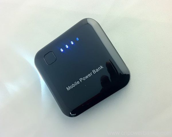 5V-1A 2000mAh mobile power bank / portable phone charger 4 Entry-Level Polymer Power Bank with Three LEDs